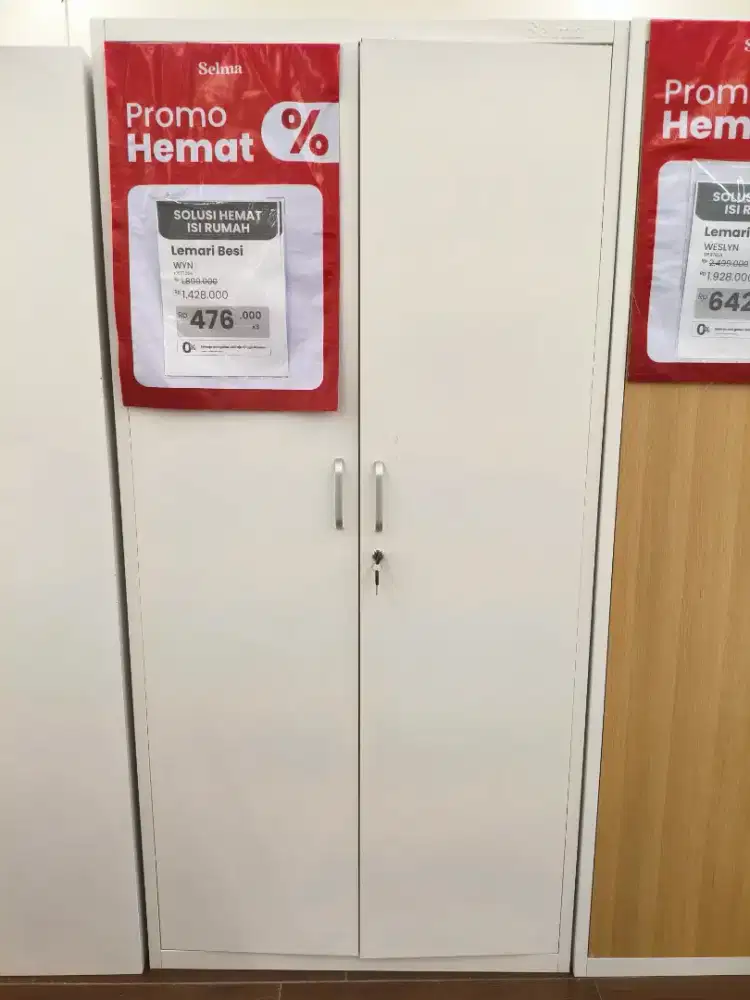 Lemari Pakaian Besi Selma WYN 2 Pintu – Putih, Kokoh & Aman