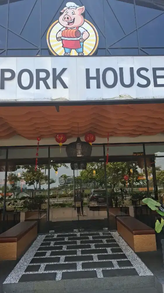 Dibutuhkan kasir dan server non halal