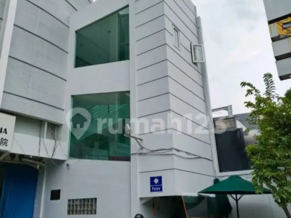 GEDUNG MINI BUILDING 3 LANTAI BANDENGAN EX KANTOR PARKIR LUAS BEBAS BANJIR