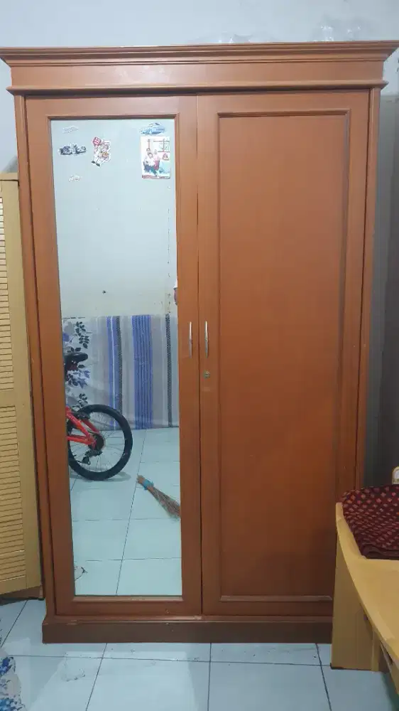 Lemari kayu minimalis kokoh