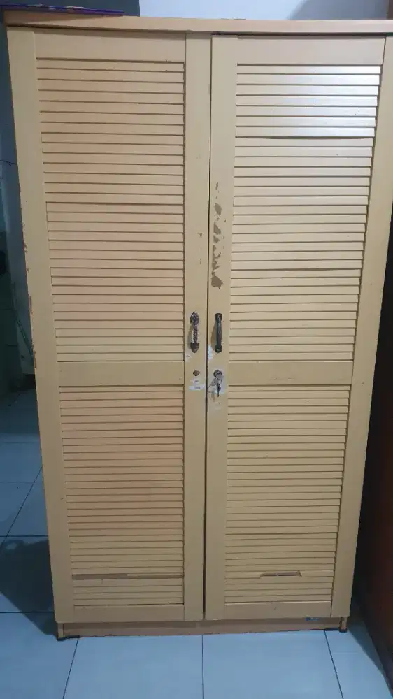 Lemari kayu bahan Olympic