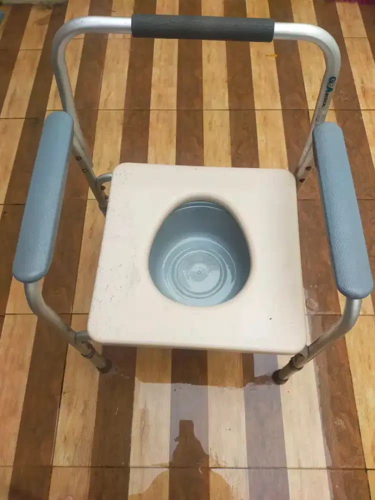 GEA medical kursi buang air besar