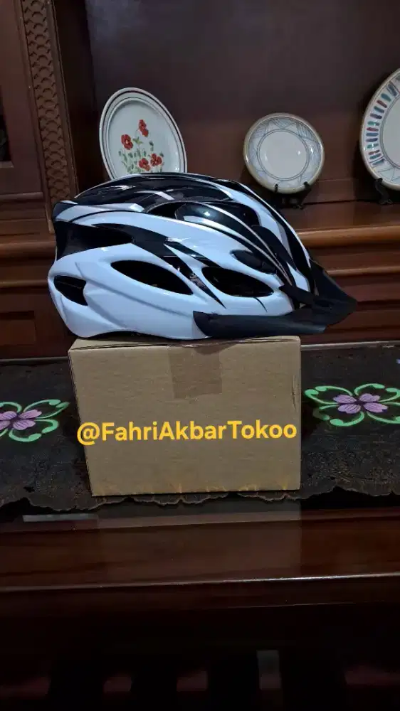 Helm Sepeda Gowes Dewasa Size (L) Baru
Warna Hitam