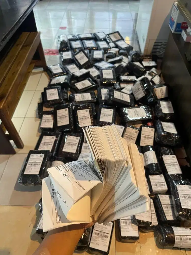 DI CARI ADMIN ONLINE SHOP