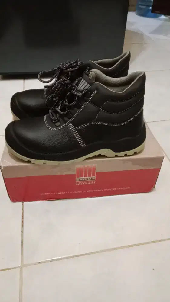 Safety shoes ergos
