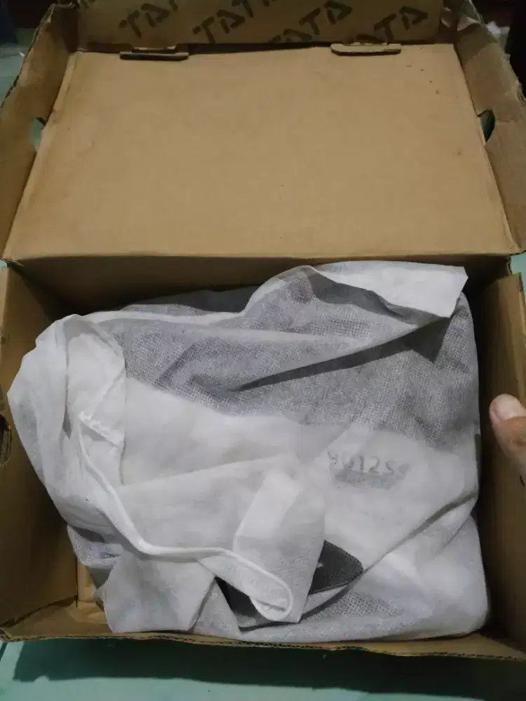 Sepatu Sport Hitam size 33