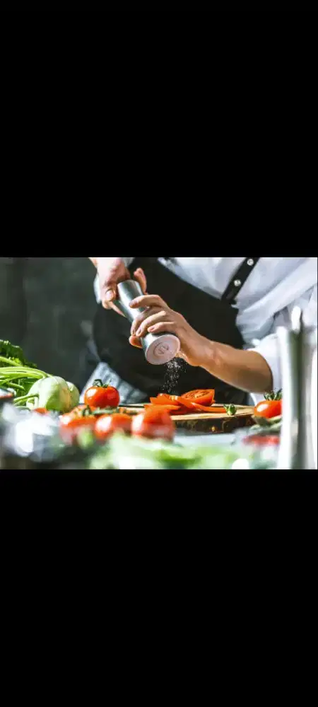 DI BUTUHKAN SEGERA SENIOR COOK