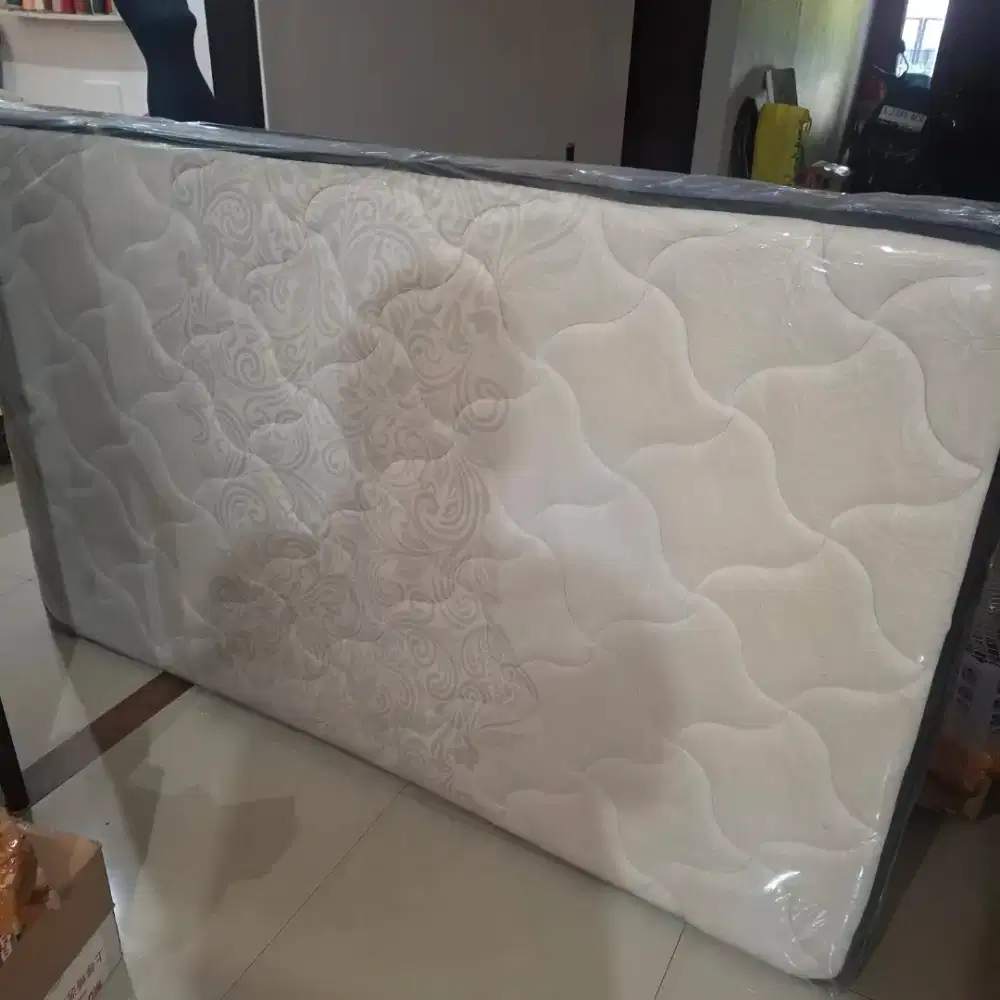 Sepaket 2 springbed dan 1 dipan