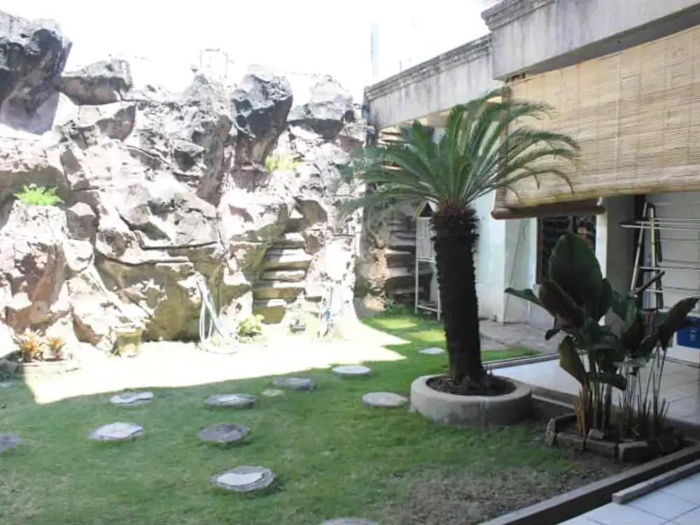 Rumah Lama Raya Kenjeran dekat Ploso, Lebak, Tambaksari