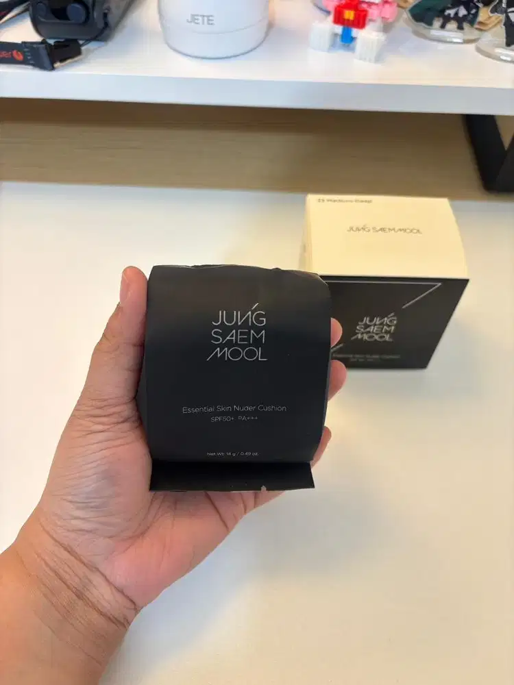 Jung Saem Mool Essential Skin Nuder Cushion