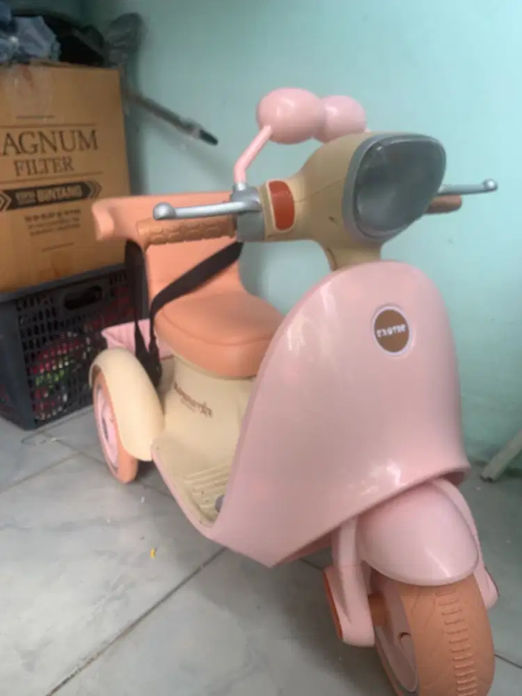 Motor vespa aki anak