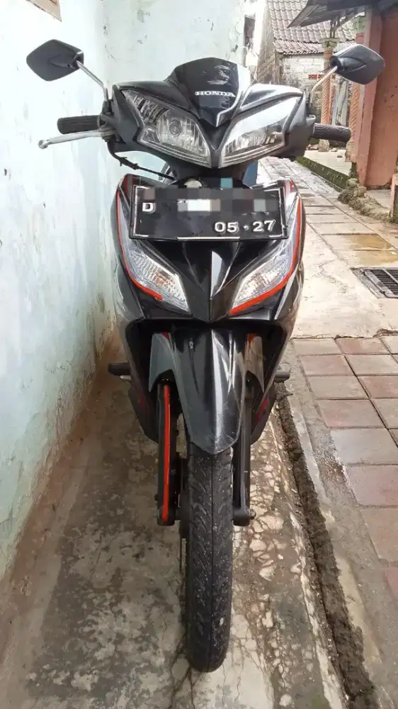 Dijual honda blade 110cc tahun 2012