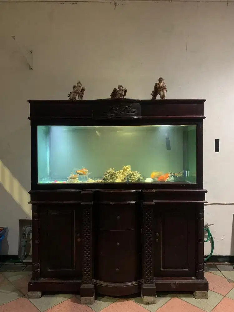 Aquarium dan Kabinet Jati Besar