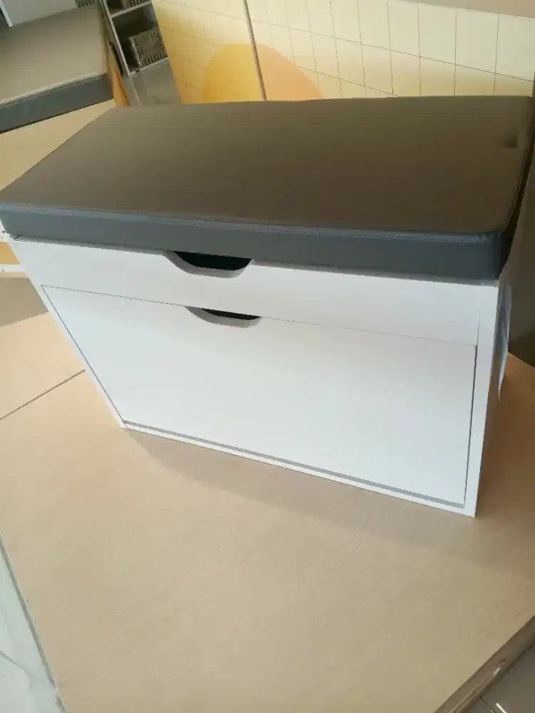 Promo rak sepatu tertutup