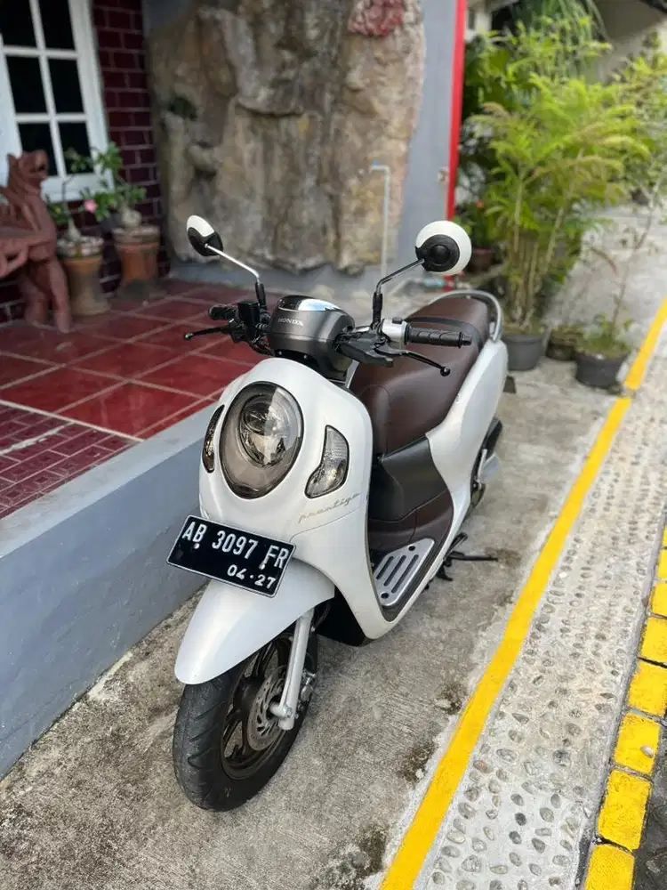 Scoopy prestige putih siap pakai low km