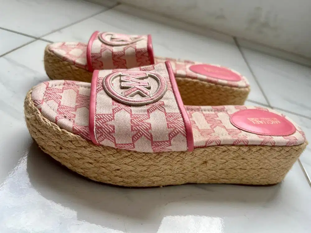 Preloved Sepatu Sandal Wanita Michael Korz