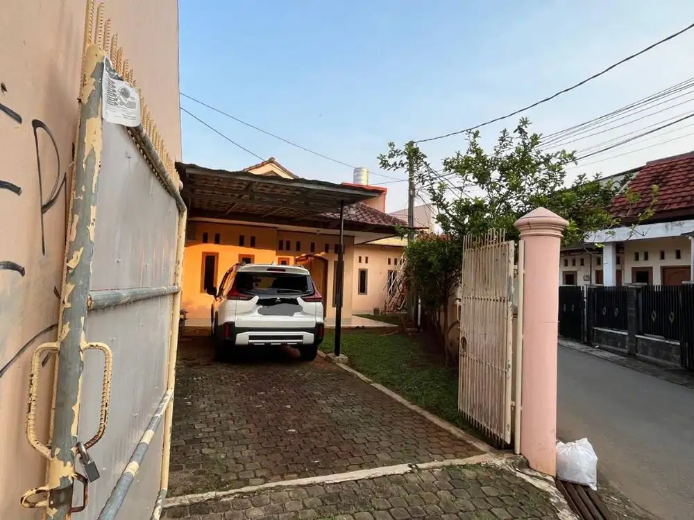 Rumah baru renovasi, turun harga, bebas banjir, 400 meter ke pintu tol