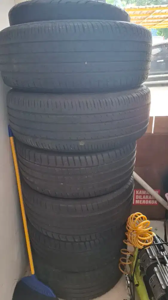 Ban bekas mobil