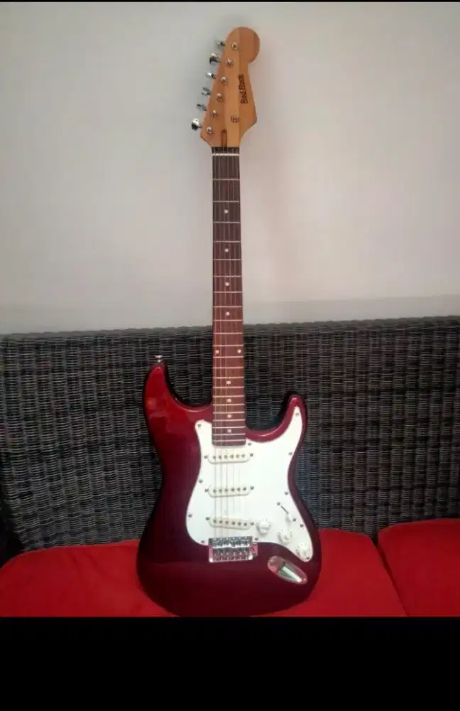 Gitar listrik red rock