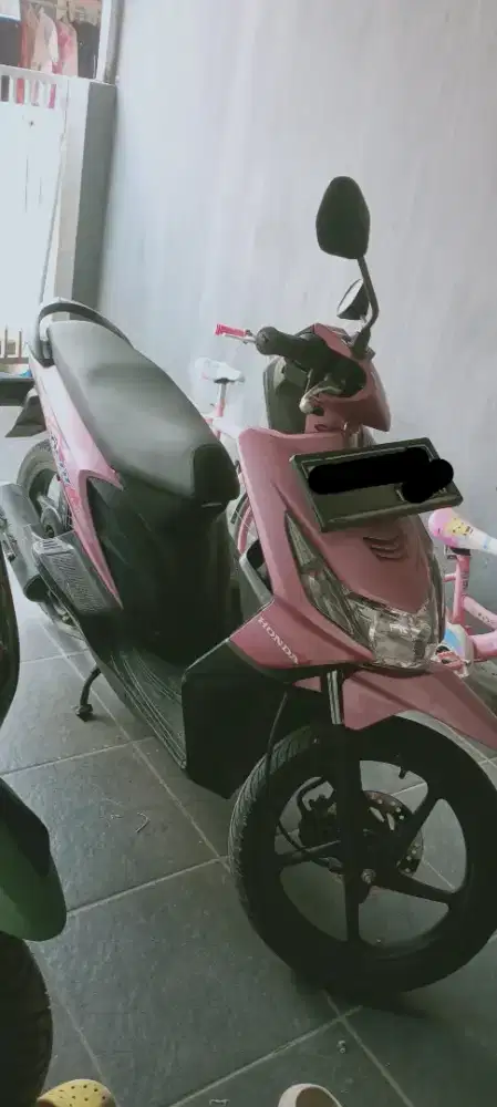 Dijual motor beat tahun 2011 pink