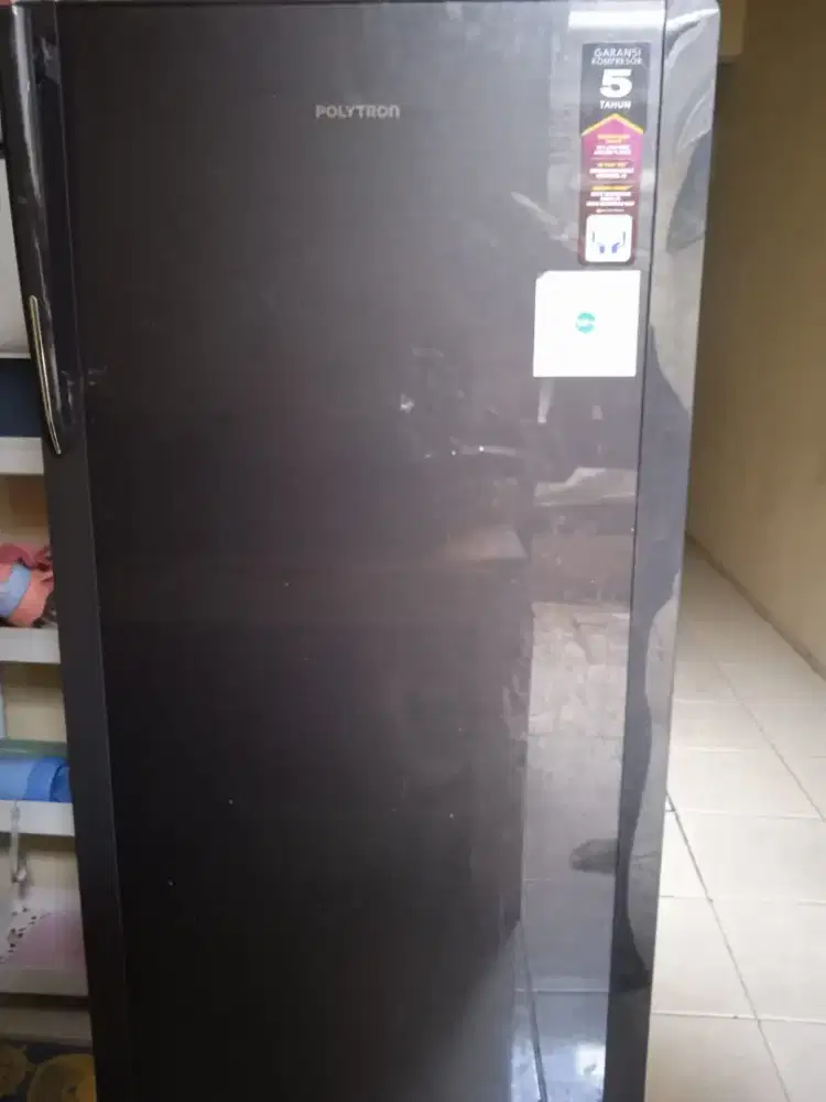 Kulkas Polytron 180 L