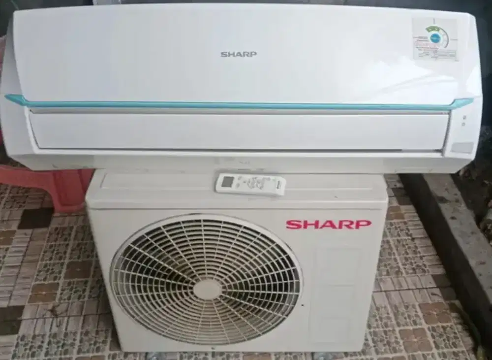 Jual ac sharp1/2pk  lowwat 330 watt kondisi 95% ori semua