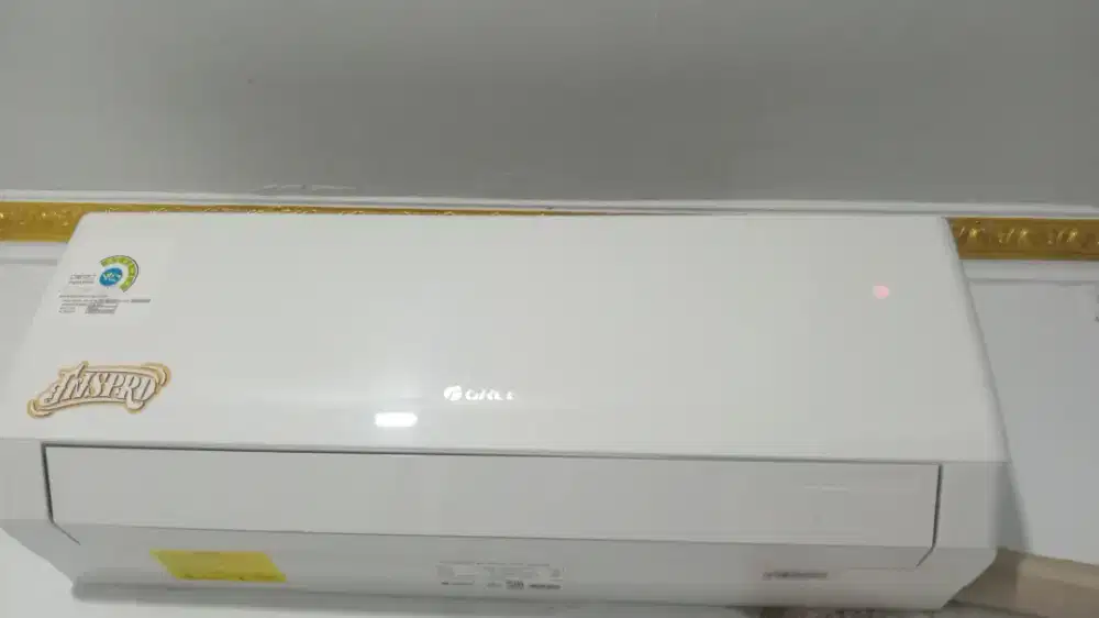 AC Merk GREE 1/2 pk, kondisi bagus, dingin, blum service an,