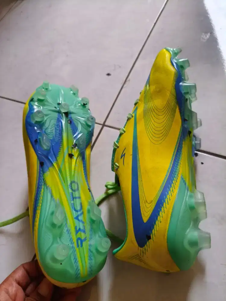 Sepatu specs galactica morp