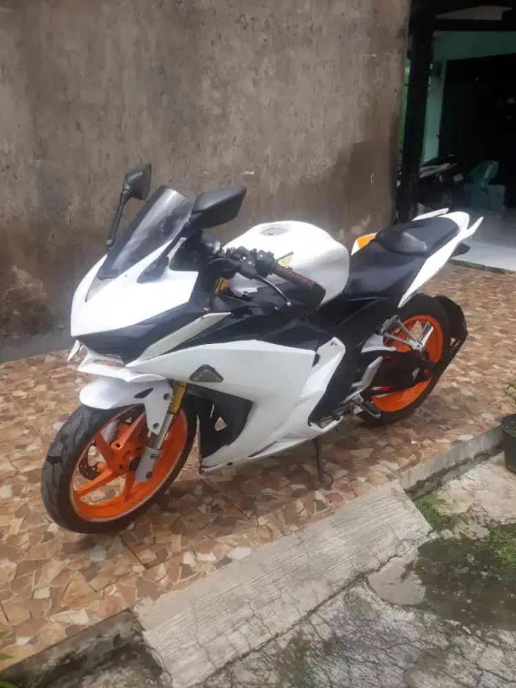 Cbr 150r  2015.Stnk hilng.Srt Bpkb ada.pjk 2x.Bekasi kota 2026