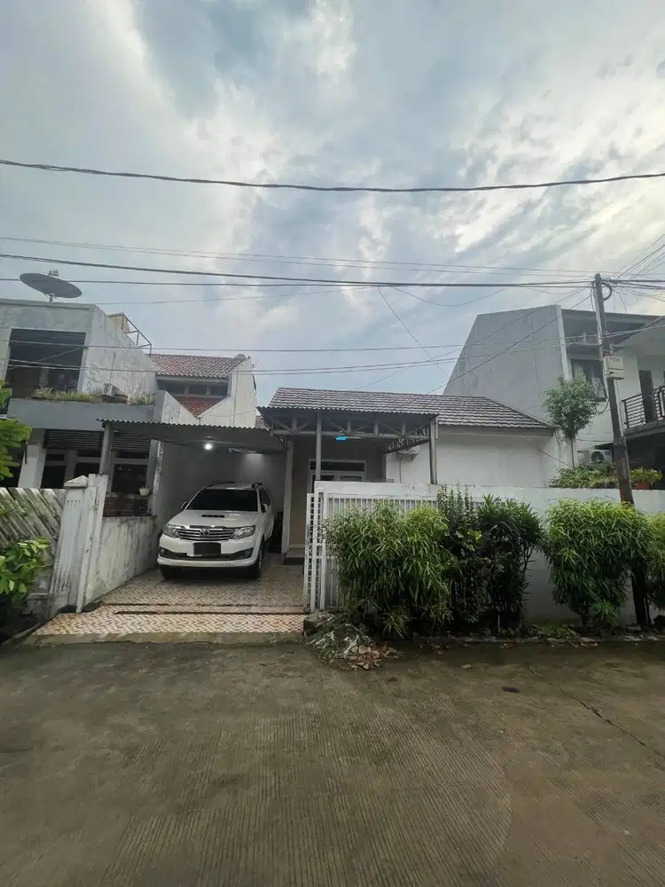 Dijual dengan harga tanah saja di Jl. Kranggan Permai Cibubur