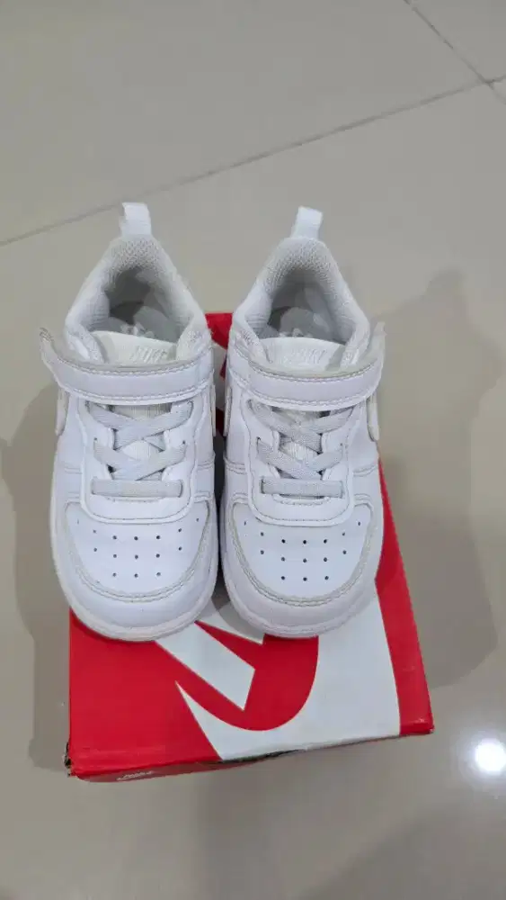 Preloved Sepatu Nike Anak Ukuran EU 23,5