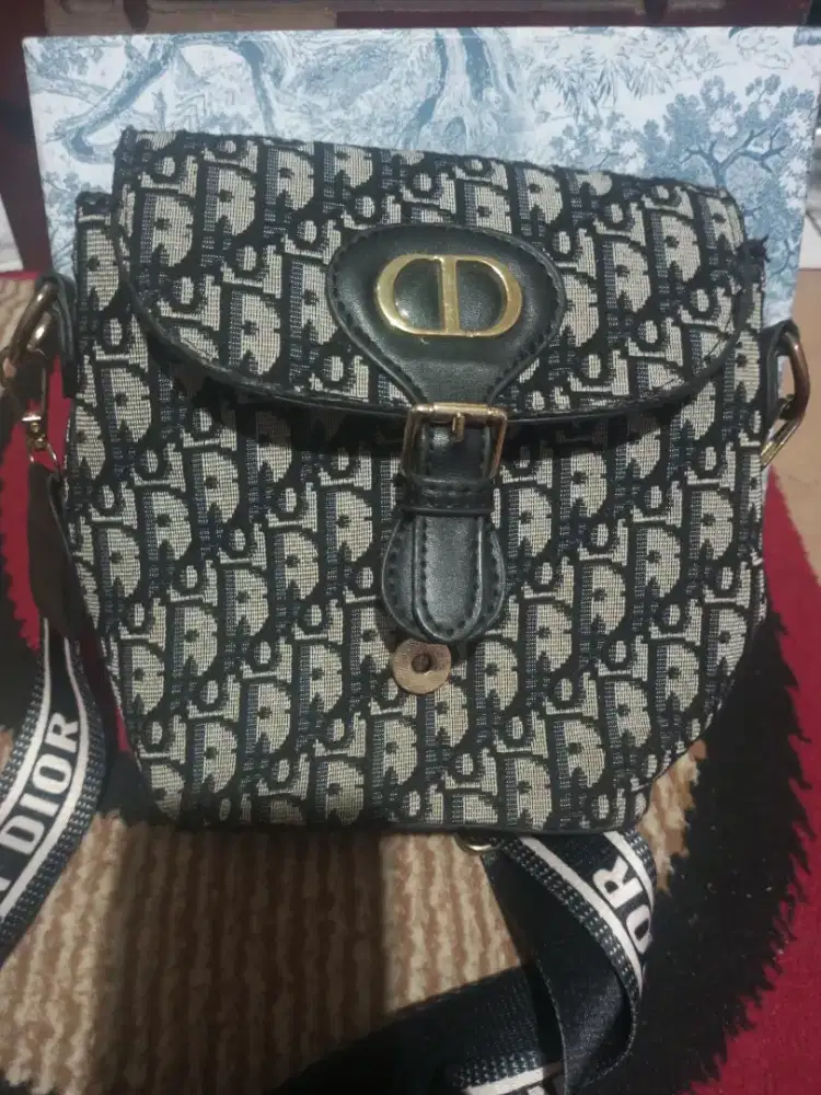 Tas selempang wanita