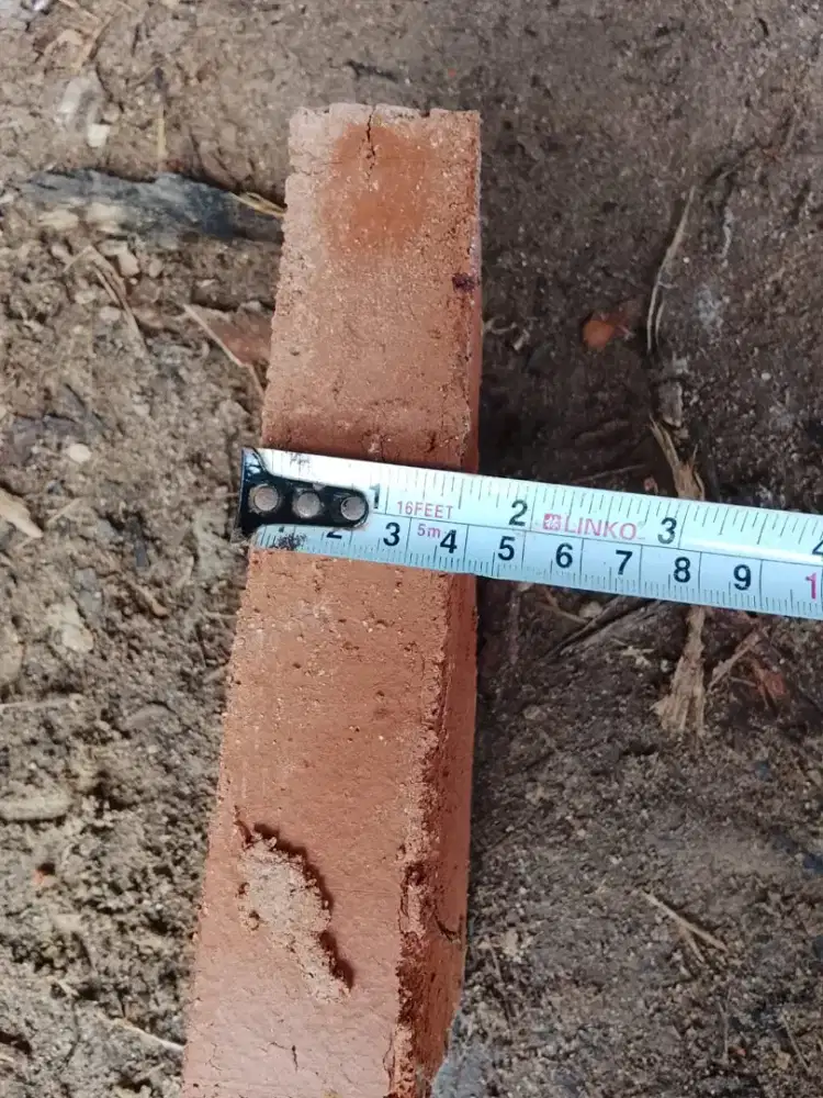 Bata merah ukuran standar