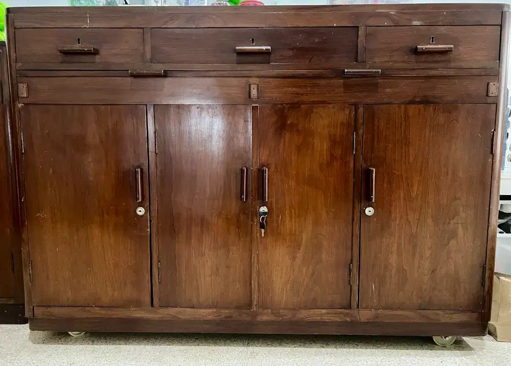 Bufet Jati Jumbo dan Meja Sembayang