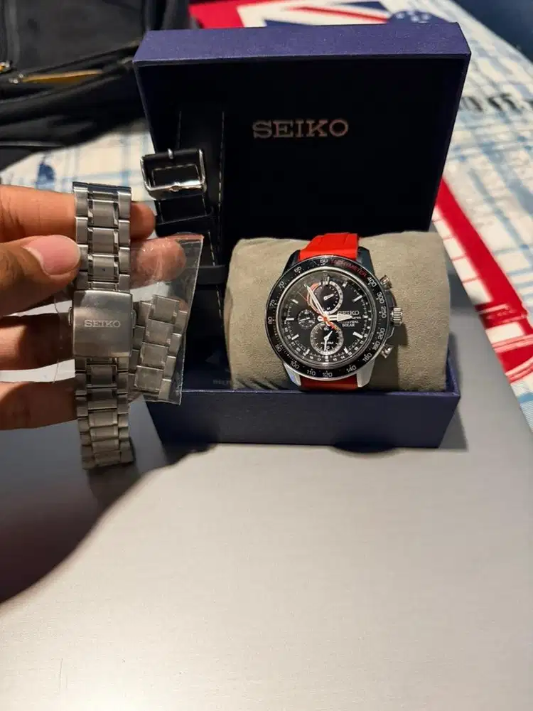 Jam tangan Seiko Sportura Perpetual Solar Chronograph