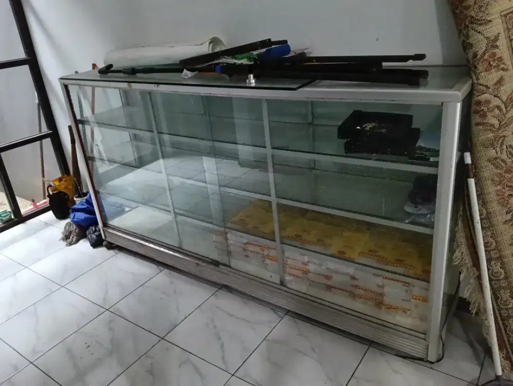 Etalase kaca panjang 2 meter & 2 pintu