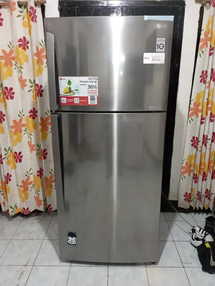 Kulkas 2 pintu jumbo merk LG inverter