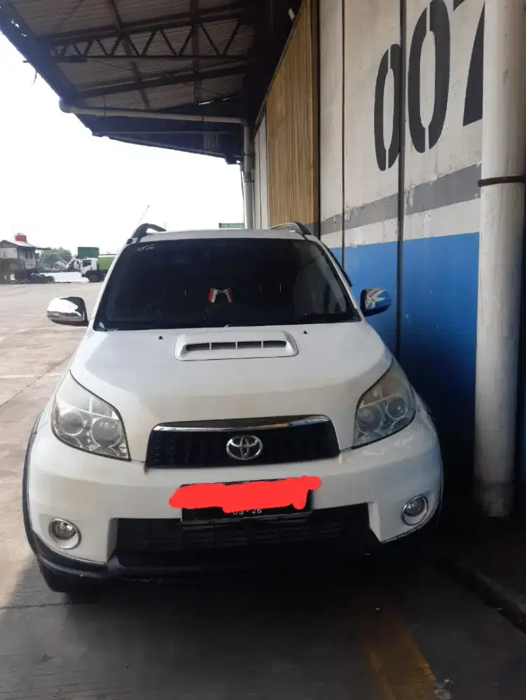 Toyota Rush 2014 manual putih