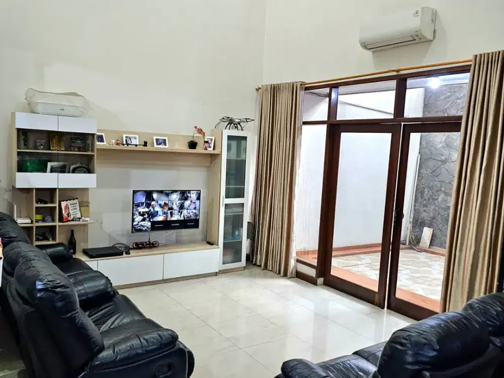 Rumah Siap Huni 2 Lantai di Taman Holis Indah