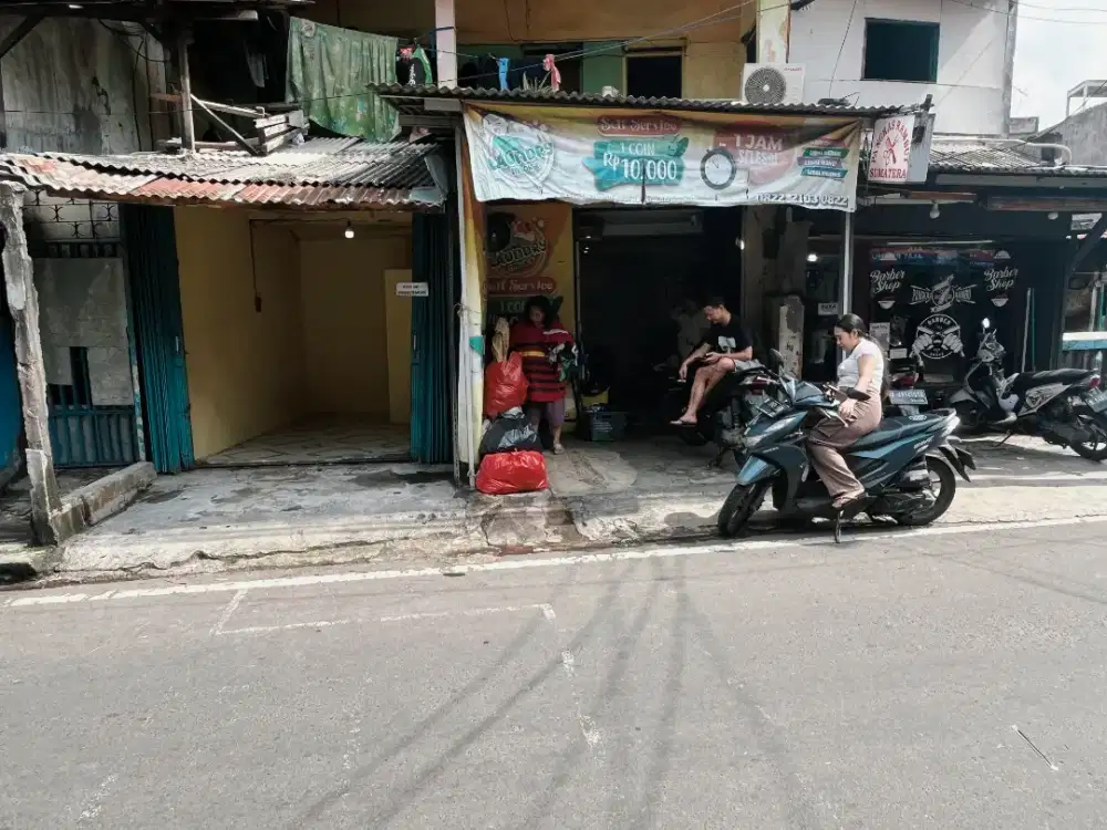 Di kontrakan kios lokasi strategis padat penduduk pinggir jalan besar