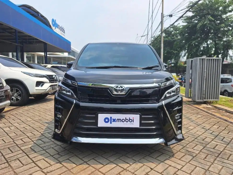 DP MURAH Toyota Voxy 2.0 Bensin-AT 2019 CSRNB