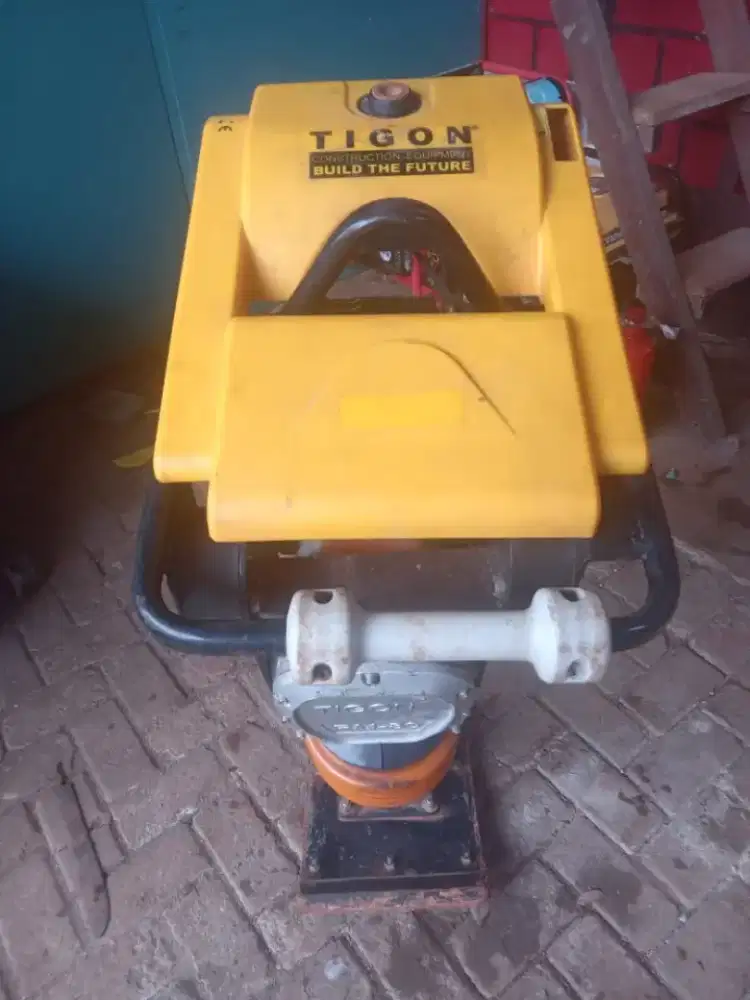 Mesin pemadatan tanah stamper kuda