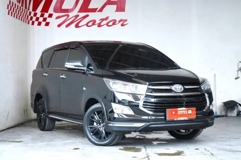 TOYOTA INNOVA VENTURER 2.0 A/T 2017 HITAM