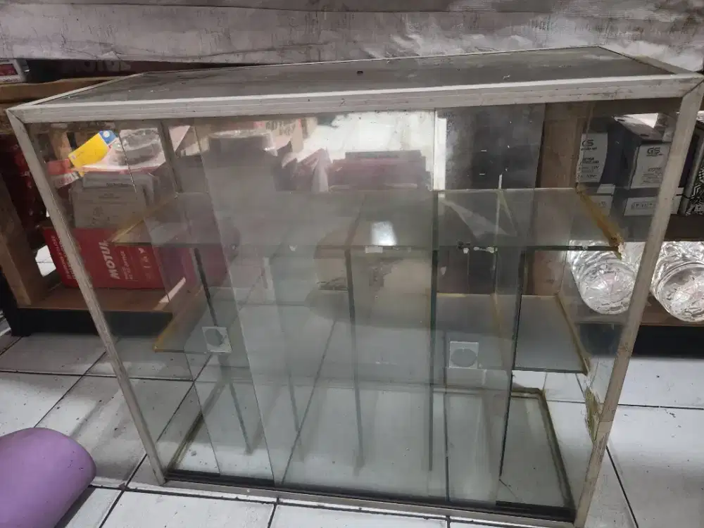 Etalase rokok kaca