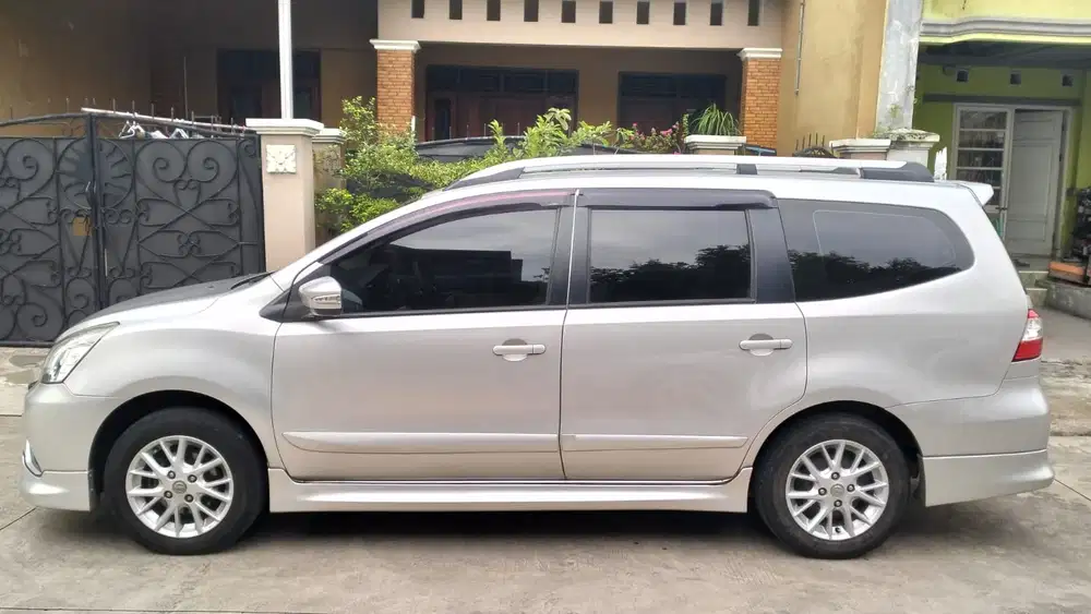 Nissan Grand livina 2013 Bensin
