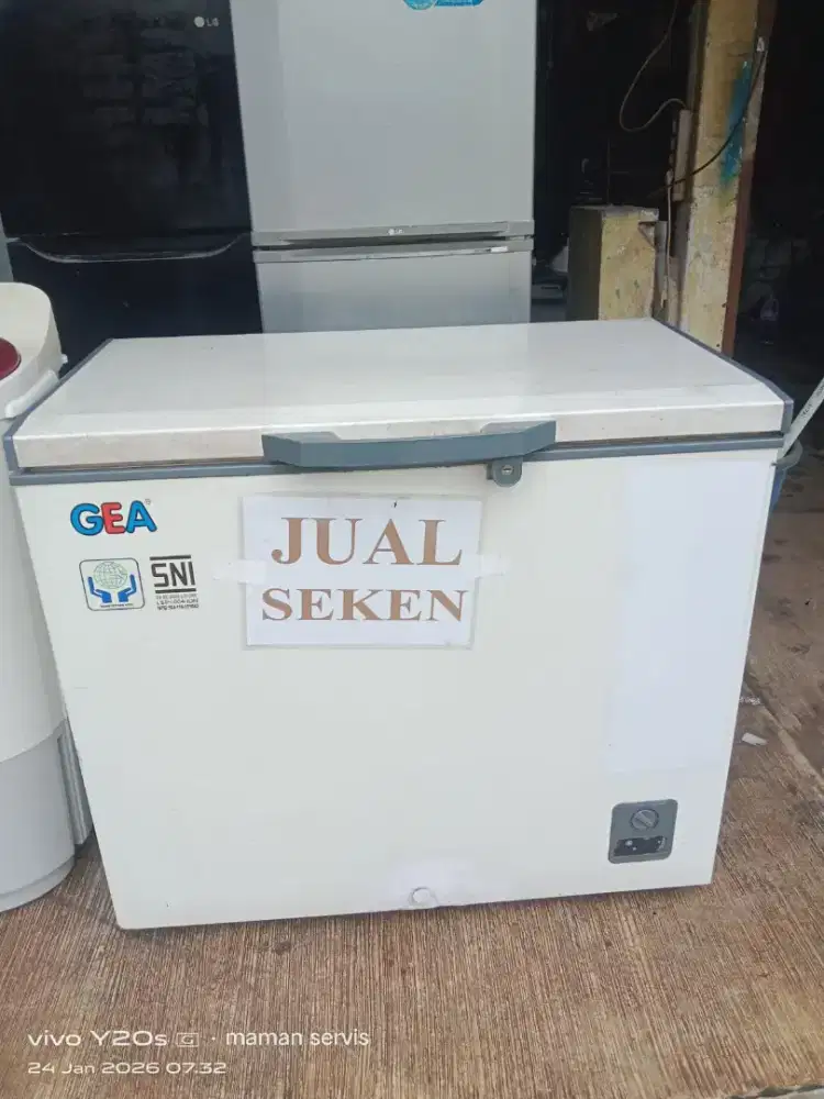 Freezer zea siap pakai masih bagus jual CPT aja insyaallah g kecewa