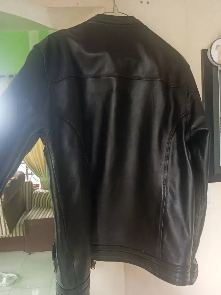 Jaket kulit uk L, edisi sudah kecil jarang di pake