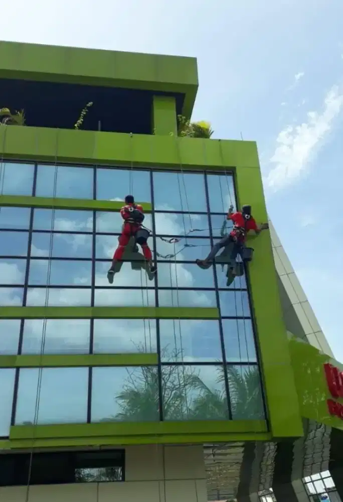 Mencari pekerjaan ngecet