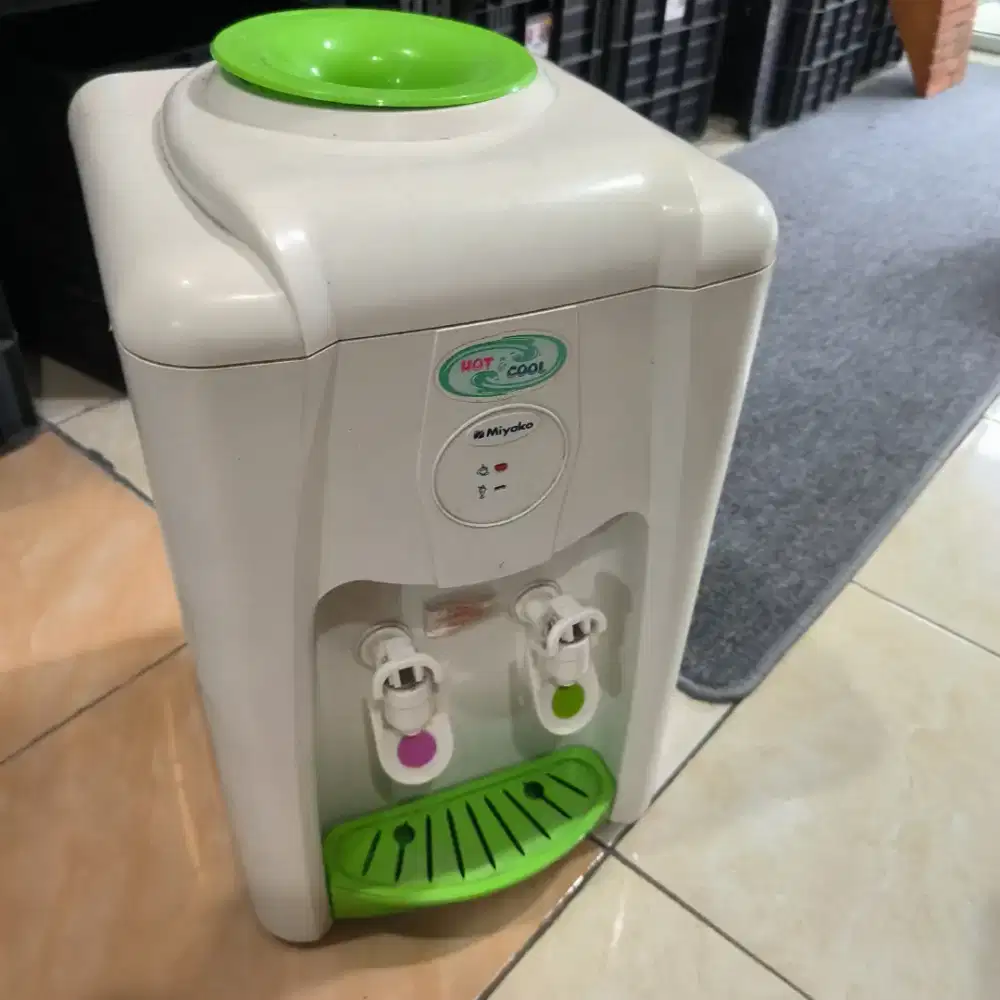 Dispenser dingin panas