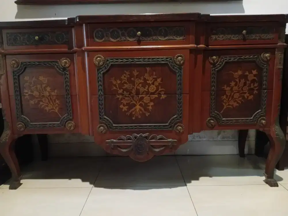 Lemari antik kuno jati